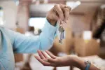 La compra de vivienda por extranjeros cae un 13%, pero el precio medio aumenta un 9,4%