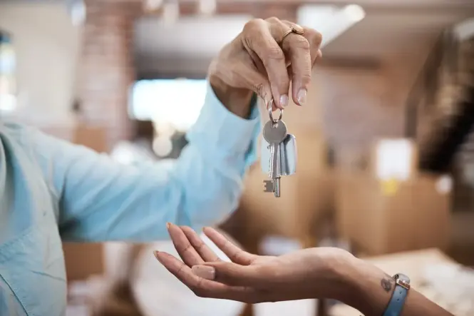 La compra de vivienda por extranjeros cae un 13%, pero el precio medio aumenta un 9,4%