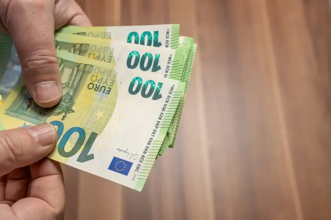 El TSJV confirma tres años de prisión para un abogado que se quedó con 38.212 euros en un pleito por el IRPH