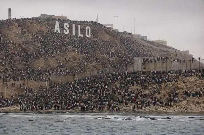 Ceuta pide rechazar el asilo y devolver a los migrantes a Marruecos. ¿Qué dice la ley?