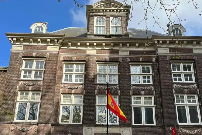 Un tribunal neerlandés embarga un edificio del Instituto Cervantes en Utrecht por los laudos renovables contra España